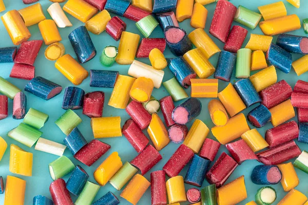 Multicolored bright chewy candies close-up, flat lay. — Stock Photo, Image
