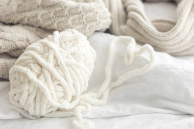 Yakın plan, örgü iplikleri, pastel renkli iplikler..