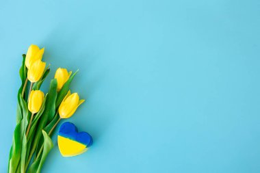 Düz zemin, Ukrayna sembollü vatansever kompozisyon.