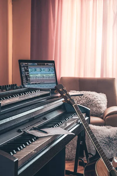 Electronic Piano Interior Room Blurred Background — Stok fotoğraf