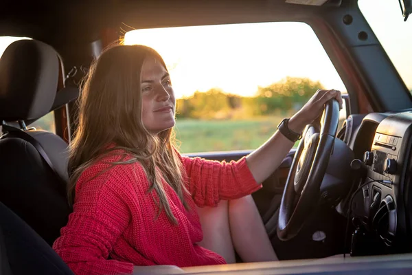 Young Woman Driving Red Suv Countryside Sunset — Stock Photo, Image
