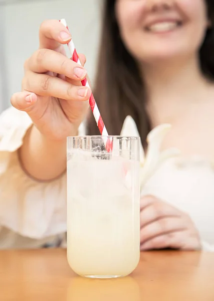 Woman Glass Lemonade Terrace Cafe Hot Summer Day Concept Cooling — Foto Stock