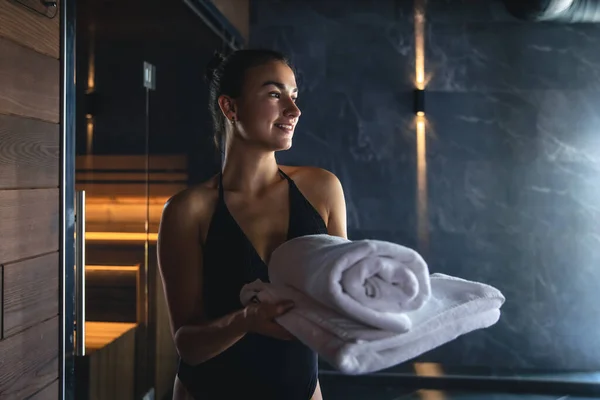 Attractive Young Woman Towels Relaxing Sauna — ストック写真