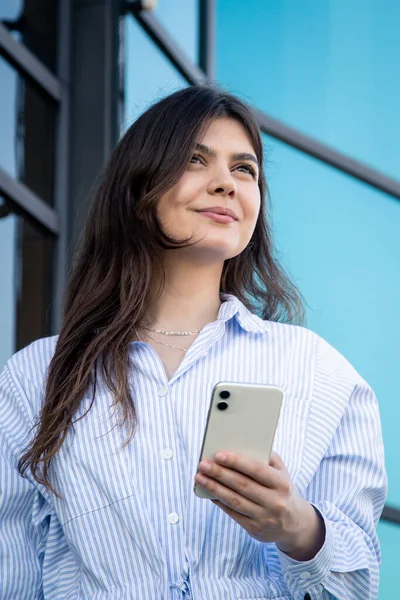 Beautiful Business Young Woman Smartphone Background Glass Building — Foto de Stock