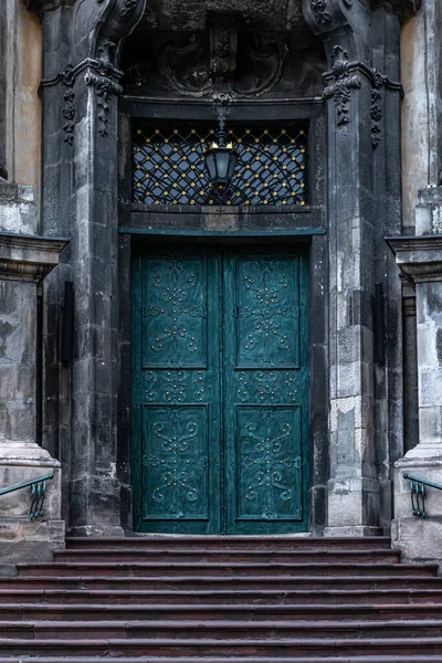 Ancient Doors Cathedral Turquoise Old Doors Classical Architecture Detail — Foto de Stock
