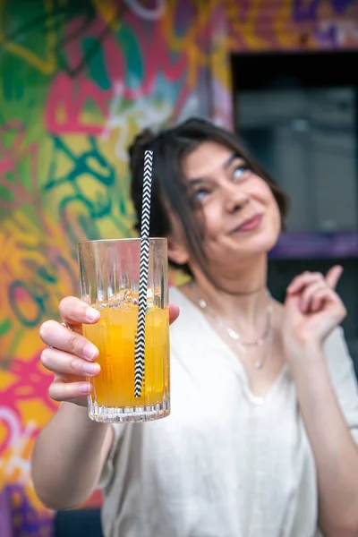 Cheerful Playful Young Woman Glass Lemonade Blurred Background Colorful Bright — Foto Stock
