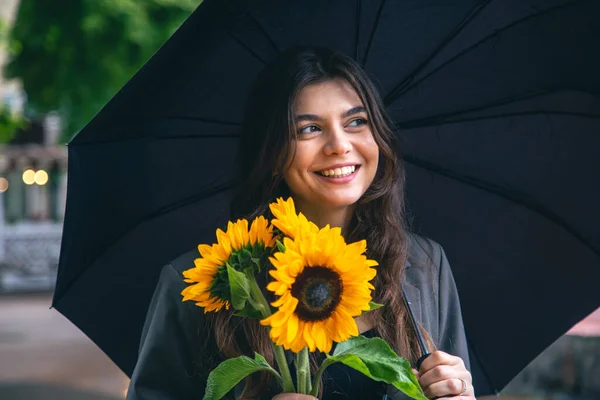 Young Woman Bouquet Bright Yellow Flowers Sunflowers Black Umbrella Rainy — Stockfoto