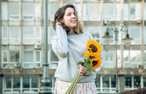 Happy Young Woman Bouquet Sunflowers City — Foto de Stock