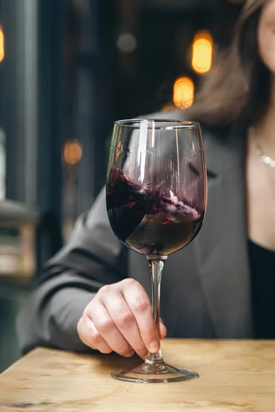 Glass Red Wine Restaurant Table Close Female Hand — Foto de Stock