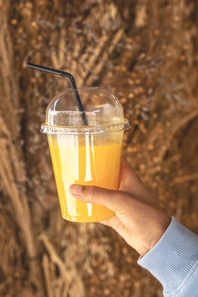 Close Plastic Glass Orange Juice Female Hand — Foto Stock