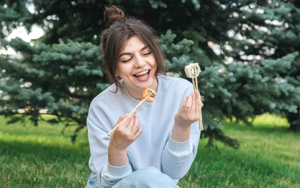 Close Cheerful Young Woman Eating Sushi Summer Park — 스톡 사진