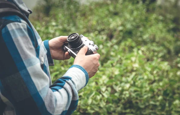 Vintage Film Camera Hands Man Blurred Background Concept Tourism Camping — Foto Stock
