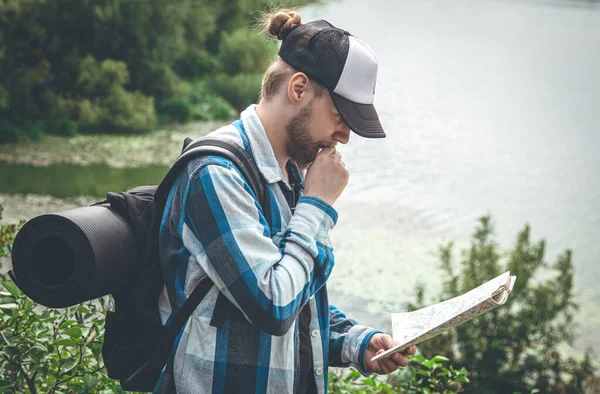 Male Traveler Backpack Karemat Looking Map Hiking Concept — Stockfoto