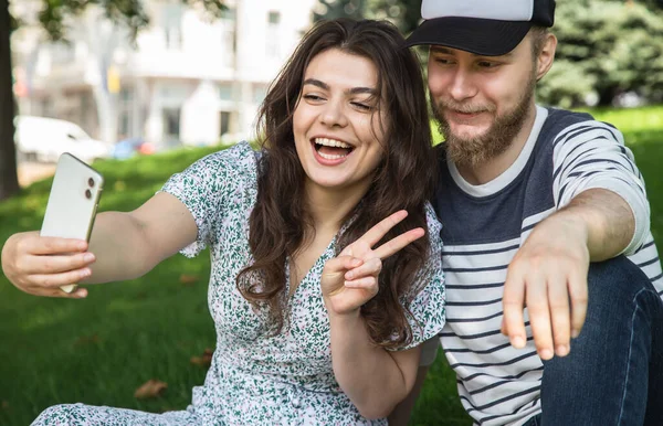 Happy Boyfriend Girlfriend Take Selfie While Sitting Grass Park —  Fotos de Stock
