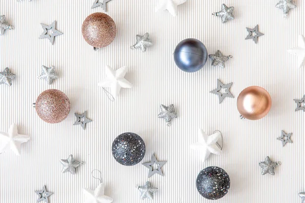 Bolas Natal Estrelas Decorativas Fundo Branco Texturizado Flat Lay — Fotografia de Stock