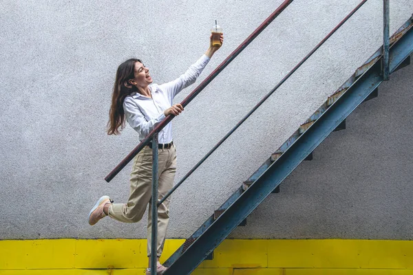 Business Young Woman Shirt Stands Stairs Cup Coffee — Stockfoto