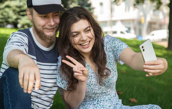 Happy Boyfriend Girlfriend Take Selfie While Sitting Grass Park —  Fotos de Stock