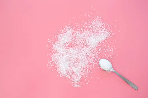 ピンクの背景に砂糖 フラットレイ 砂糖の消費 糖尿病と健康の概念 — ストック写真