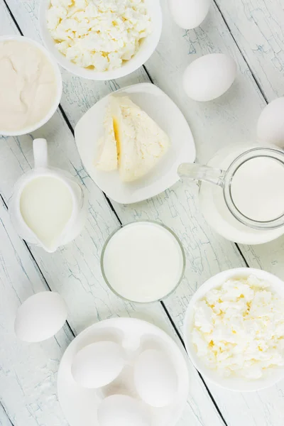 Різні Молочні Продукти Білих Дерев Яних Дошках Розмитий Фон — стокове фото