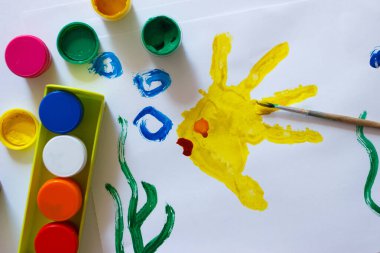 Balık resmi, gouache ile boyanmış, üst manzara.