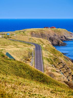 Rebun Adası 'nda deniz kenarı yolu