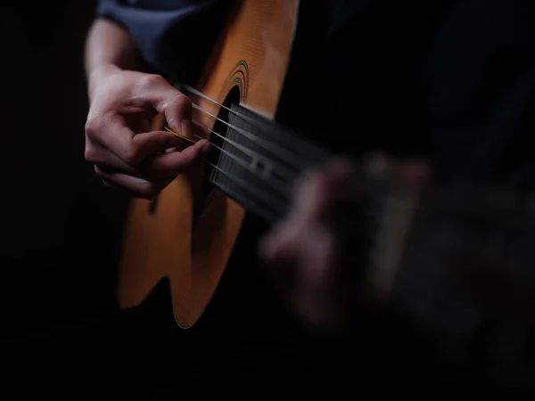 Hände Eines Gitarristen — Stockfoto