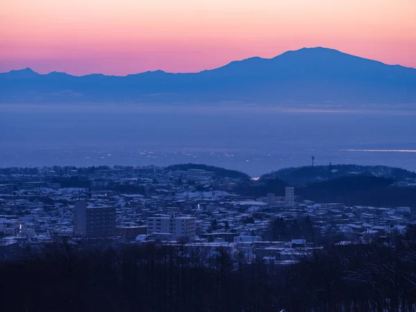 朝早くに氷と街を破壊し — ストック写真