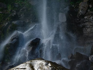 Iriomote Adası 'ndaki Pinaisara Şelalesi