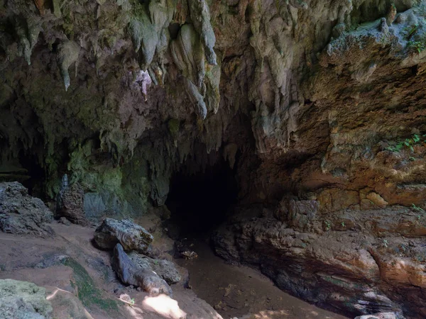 Mészkő Barlang Iriomot Szigeten — Stock Fotó