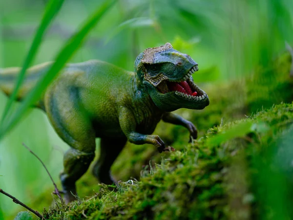 Tyrannosaurus Figura Zöld Erdő — Stock Fotó