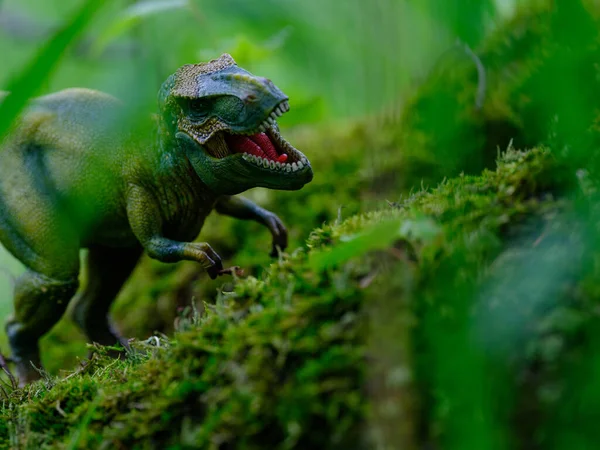 Tyrannosaurus Figura Zöld Erdő — Stock Fotó