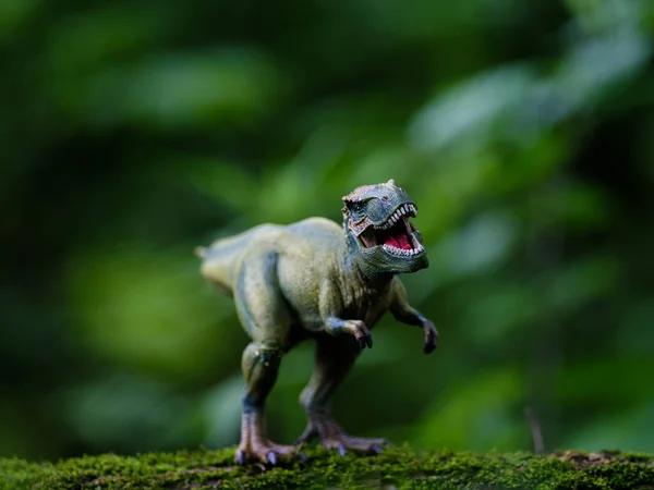 Tyrannosaurus Figura Zöld Erdő — Stock Fotó