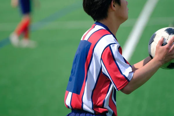 throwing ball in football game