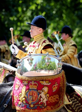 Londra İngiltere 17 Haziran 2017 The Household Süvari Bandosu Renkli Süvari Birliği 'ne gidiyor.