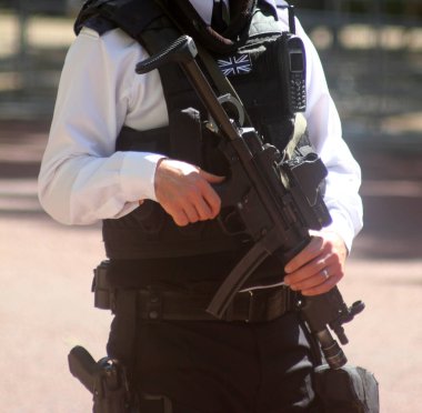 Silahlı polis Londra İngiltere