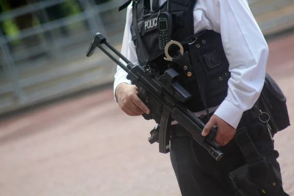 Oficial Policía Británico Armas Fuego London England — Foto de Stock