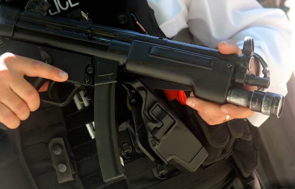 Офицер Лондонской Полиции Огнестрельного Оружия — стоковое фото