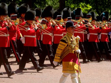 The Colour London England 'ın Trooping sırasında The Household Division' un Massed grupları