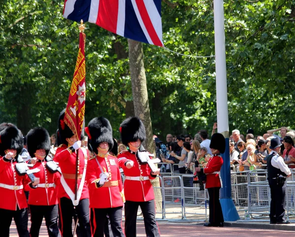 Brytyjscy Gwardziści Podczas Trooping Colour London England — Zdjęcie stockowe