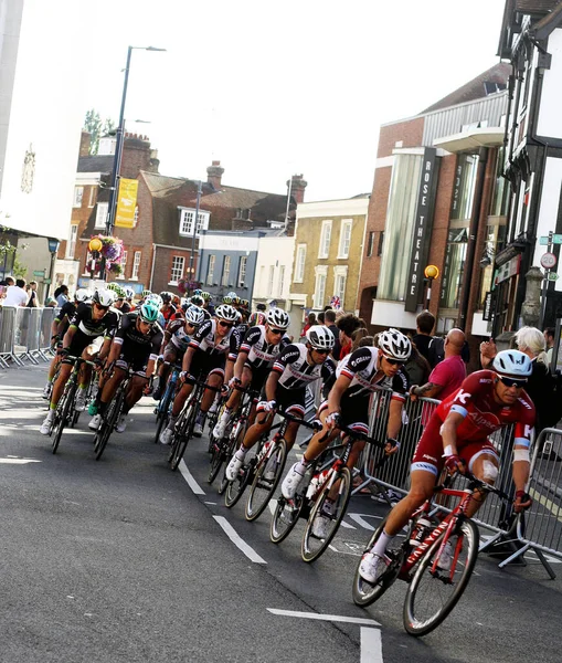 Londra 'dan Kingston' a Londra 'dan Surrey İngiltere' ye