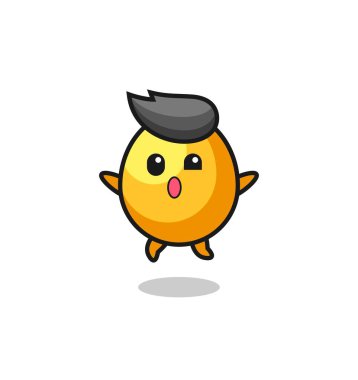 Altın yumurta karakteri zıplama hareketi yapıyor, şirin tasarım.