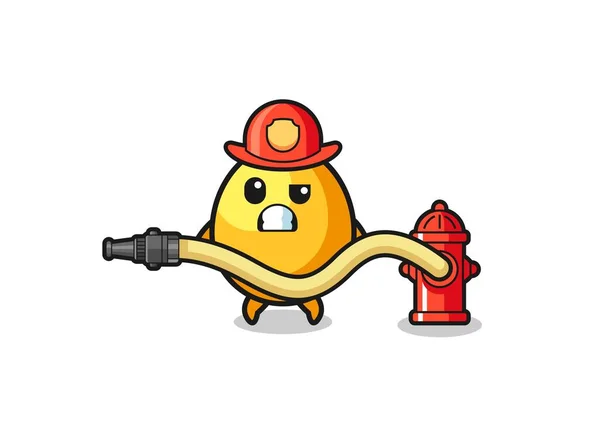 ウォーターホース付きの消防マスコットとしての黄金の卵の漫画 かわいいデザイン — ストックベクタ
