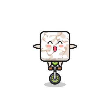 Şirin seramik karo karakteri sirk bisikleti sürüyor, şirin bir tasarım.