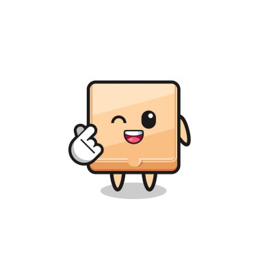 Pizza kutusu karakteri Korece parmak kalbi yapıyor, şirin bir tasarım.