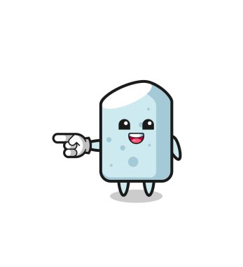 Tebeşirle çizilmiş sol işaret eden çizgi film, şirin tasarım.