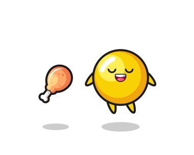 Sevimli yumurta sarısı yüzüyor ve tatlı bir tasarım olan kızarmış tavuk yüzünden ayartılıyor.