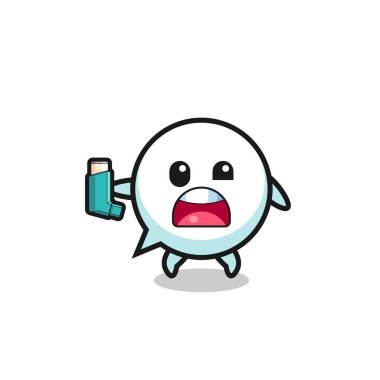 Spreyini tutarken astım geçiren konuşma balonu maskotu, şirin tasarım.