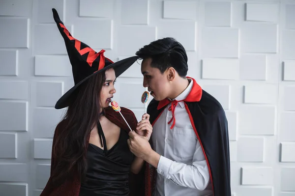 Young Asian Woman Costume Witch Asian Man Costume Dracula Hold — Stockfoto