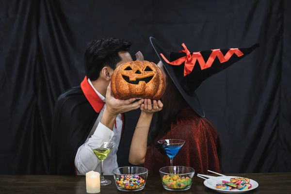 Young Asian Couple Costume Witch Dracula Celebrate Halloween Party Kissed — ストック写真