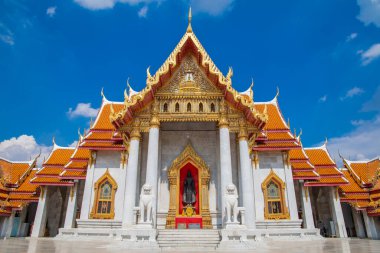 Wat Benchamabophit, Dusit Wanaram Tayland 'da Bangkok' ta bulunan bir mermer tapınaktır. Wat Benchamabophit, Tayland 'da önemli bir turizm beldesi. Tayland 'da bir dönüm noktası.